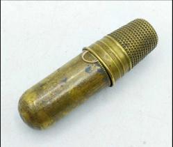 Osmanlı Dönemi Pirinç İğnedanlık. 6 cm x 2 cm.