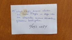 SELÇUK ALAGÖZ & RANA ALAGÖZ'ÜN ORİJİNAL FOTOĞRAFI - 18 x 12 cm EBADINDA - SELÇUK ALAGÖZ, RANA ALAGÖZ ve ARKADAŞLARI DENİZDEN ÇIKTIKTAN SONRA KUMSALDA DUŞ SIRASI BEKLERKEN ÇEKİLMİŞ BİR KARE