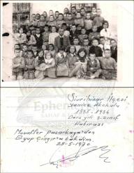 Sivrihisar Yenice İlkokulu 1935-1936 ders yılı 3. sınıf hatırası. (Orijinal Fotoğraf, S/B, 1935, 9x14 cm.)