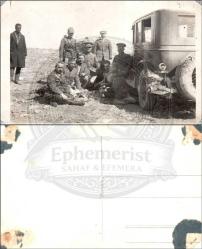 Atatürk, İsmet İnönü ve komutanlar Ankara'daki ilk askeri manevrada yemek molasında. (Orijinal Fotokart, S/B, 1926, 14x9 cm.)