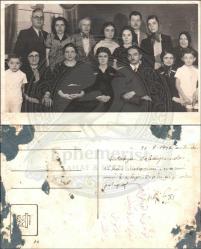 Antakya Belediyesi'nde nikah sonrası çekilen toplu aile fotoğrafı. (Orijinal Fotoğraf, S/B, 1942, 9x14 cm.)
