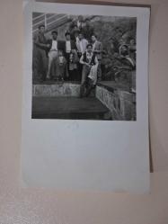 '' ..., Çubuk Barajı'nda, Kartal Yuvasının önünde ....  Ankara'da lise son sınıfta, .... 23 Nisan 1939 '' notlu Siyah Beyaz Fotoğraf - 6.5/9.5 cm.