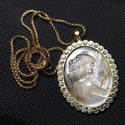 Eysell Sedef Carving Cameo Kolye
