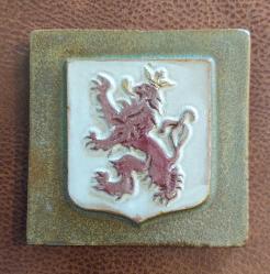 Aslan Armalı, Taç Giyme Töreni İçinn Üretilmiş Nadir Orjinal Seramik (Fayans) Karo. El Yapımı Mükemmel Detaylı Bir İşçilikte İşlemiş Renkli Geleneksel Rölyef Kabartma. 1930-1950'ler.