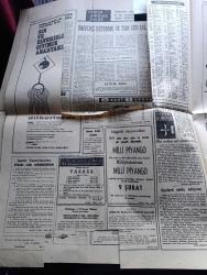 Halka ve Olaylara Tercüman Gazetesi - Turkish Newspaper - 6 Şubat 1970 - 55 Adalet Partili bütçeye kırmızı oy verecek - sahipsiz kalan ODTÜ'nde 10 bin liralık eşya kayıp - Boston müzesine kaçırılan antika eşya geri istenecek - 1970 yılında yerli imalat oranı %70 olacak - gökten inen mübarek Saadet taşı Hacer İl Esved Kabe i Muazzama'nın duvarındadır Fotoğrafı - Sovyetler Mısır'a silah yardımına başladı - El Fetih'e mensup 2 komando daha ele geçti - Orgeneral Memduh Tağmaç hastaneye yattı - burç falınız ne diyor - 1967 69 yıllarında Sümerbank yazan Hulusi Çetinoğlu - Ankara İstanbul İzmir radyo programı - gençlik ve geleceğimiz yazan Tarık Buğra - Battal Gazi'nin torunu yazan Murat Sertoğlu Yazı Dizisi - Kara Orkun Kaybolan Prenses Çizen Şahap Ayhan Yazı Dizisi - Boksör Liston 6,5 milyona nakavt oldu fotoğraf - Mehmet Akzambak güreş federasyonu başkanı oldu - Doktorlar Yılmaz Şen Türkiye'de tedavi edilir dediler Fotoğrafı - Basri Dirimlili Samsun'u bırakıyor - Spor Toto ikramiye çekiliş