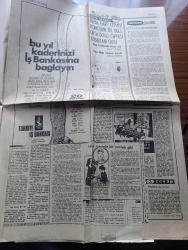 Halka ve Olaylara Tercüman Gazetesi - Turkish Newspaper - 8 Şubat 1970 - Süleyman Demirel ikili anlaşmalar konusunda bilgi verdi - Türkiye NATO'ya egemenliğini Feda etmek için değil bilakis takviye ve müdafaa için girmiştir - Adalet Partisi Senato grubu anlaşmazlığının halli için toplanıyor - Amerika'dan 150 bin ton buğday alacağız - Ankara'da elektriğe %139 hava gazına %147,5 zam yapıldı - belediyeler ilan ve reklamdan vergi alamayacak - Türkiye'de ilk organize sanayi bölgesi Manisa'da kuruldu - ODTÜ kapısı şato kapısı gibi Fotoğrafı - hac için kutsal beldeye her gün 20-25 Türk otobüsü geliyor fotoğraf - Üç yeni hücumbotu Deniz kuvvetlerine katılıyor - burç falı - kuvvet gösterileri yazan Tarık Buğra - Battal Gazi'nin torunu yazan Murat Sertoğlu Yazı Dizisi - Anadolu'nun fetih destanları yazan Mehmet Önder Yazı Dizisi - kabadayı Dündar Kılıç'ın kardeşinde de tabanca bulundu - Türkiye kupası'nda Galatasaray ve Eskişehir rahat bir rövanşa çıkıyorlar - Ahmet Taşçı herkesi boksör yaptı