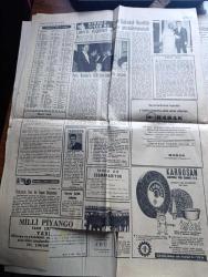 Halka ve Olaylara Tercüman Gazetesi - Turkish Newspaper - 8 Şubat 1970 - Süleyman Demirel ikili anlaşmalar konusunda bilgi verdi - Türkiye NATO'ya egemenliğini Feda etmek için değil bilakis takviye ve müdafaa için girmiştir - Adalet Partisi Senato grubu anlaşmazlığının halli için toplanıyor - Amerika'dan 150 bin ton buğday alacağız - Ankara'da elektriğe %139 hava gazına %147,5 zam yapıldı - belediyeler ilan ve reklamdan vergi alamayacak - Türkiye'de ilk organize sanayi bölgesi Manisa'da kuruldu - ODTÜ kapısı şato kapısı gibi Fotoğrafı - hac için kutsal beldeye her gün 20-25 Türk otobüsü geliyor fotoğraf - Üç yeni hücumbotu Deniz kuvvetlerine katılıyor - burç falı - kuvvet gösterileri yazan Tarık Buğra - Battal Gazi'nin torunu yazan Murat Sertoğlu Yazı Dizisi - Anadolu'nun fetih destanları yazan Mehmet Önder Yazı Dizisi - kabadayı Dündar Kılıç'ın kardeşinde de tabanca bulundu - Türkiye kupası'nda Galatasaray ve Eskişehir rahat bir rövanşa çıkıyorlar - Ahmet Taşçı herkesi boksör yaptı