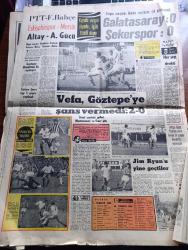 Halka ve Olaylara Tercüman Gazetesi - Turkish Newspaper - 17 Eylül 1972 - İsrail zırhlı birlikleri Lübnan sınırını geçip gerilla yuvalarını bastı - İsrail ile Lübnan çarpışıyor - Malmö'deki insan ve para pazarlığını korsanlar kazandı fotoğraf - Deniz yolları iç hatlarda %45-100 zam yaptı - 479 öğrenci düğün Çapayı gözyaşları içinde terk etti - Başbakan Ferit Melen seçimlerle ilgili kuşkular yersiz dedi - Süleyman Demirel Türkiye'nin en önemli meselesi istikrardır - Sözün Kısası yazan Rauf Tamer - tercüman 18 eylül'de pırıl pırıl yeni Anadol veriyor fotoğraf - Göztepe kalecisi Ali Artuner  Beşiktaş maçı ile formasını tekrar giyiyor - sigaralar kitaplar yazan Tarık Buğra - şiirsiz Türkiye yazan İbrahim Minnetoğlu - Volga Volga yazan Murat Sertoğlu Yazı Dizisi - Galatasaray 0 Şekerspor 0  - Vefa Göztepe'ye şans vermedi 2 0 Fotoğrafı - futbolda günün programı - at yarışları tahminleri yazan Osman Atakol - Avrupa izcilik teşkilatı genel kurulu 26 Eylül'de İstanbul'da toplanacak - Datçu