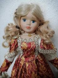 40 cm boyunda KONTES BEBEK PORSELEN SARI SAÇLI MAVİ GÖZLÜ STANDLI ÇOK GÜZEL BİR BEBEK KUSURSUZ GÜZEL