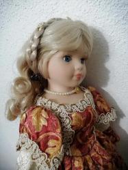 40 cm boyunda KONTES BEBEK PORSELEN SARI SAÇLI MAVİ GÖZLÜ STANDLI ÇOK GÜZEL BİR BEBEK KUSURSUZ GÜZEL