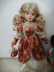 40 cm boyunda KONTES BEBEK PORSELEN SARI SAÇLI MAVİ GÖZLÜ STANDLI ÇOK GÜZEL BİR BEBEK KUSURSUZ GÜZEL