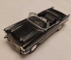 DAĞILAN ESKİ KOLEKSİYONDAN MODEL ARABA.