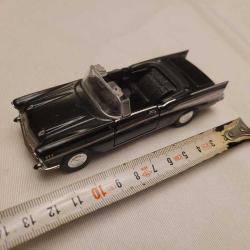 DAĞILAN ESKİ KOLEKSİYONDAN MODEL ARABA.