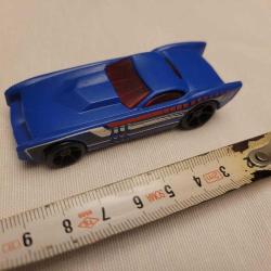 ESKİ BİR DAĞILAN KOLEKSİYONDAN MODEL ARABA.