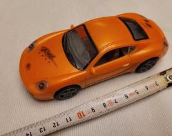 DAĞILAN ESKİ KOLEKSİYONDAN MODEL ARABA.