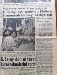 Hürriyet Gazetesi - Turkish Newspaper - 18 Temmuz 1961 - Büyük Millet Meclisi 23 Ekim'de toplanacak - Osman Köksal komitenin tek arzusu dürüst bir seçim yapmak - başbakanlık önünde Cemal Gürsel ile ayakta sual cevap Fotoğrafı - Amerika'dan 1 milyon ton buğday alıyoruz - Astronot Yuri Gagarin İle Gina Lollobrigida şakalaştılar - belediye su fiyatına zam yapmaya hazırlanıyor - Amerika'nın eğlence kralı Ed Sullivan İstanbul'dan ayrıldı Fotoğrafı - Saray ilçesinde Petrol aranıyor - Adalet Partisi ile Yeni Türkiye Partisi birleşmiyor - Osmanlı Bankası takdim eder sanatkarlar konuşuyor Afife Edipoğlu - İstanbul'da bugün bu gece sinema programı - başkan Kennedy'nin hazırlığı - Almanya'dan 25 otobüs daha satın alınıyor - Kore kafilemiz yurda döndü - tanınmış edebiyatçılarımızdan Vasfi Mahir Kocatürk vefat etti - Galatasaray veda kokteylinde eski santraforu Metin Oktay'a 9 numaralı formayı hediye etti fotoğraf - Can Bartu Lazio'da dikkat çekerse daha yüksek fiyatla satılacak - Mustafa Ertan
