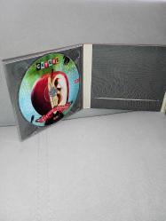 Cd Ezginin Günlüğü, çeyrek albümü. Orijinal. 2 disk. kitapçığı yok. CD 2 temiz. Dinlemeyi etkilemeyen çizikler var. sorunsuz çalışıyor.  Barış Akarsu Sezen Aksu Bülent Ortaçgil Candan Erçetin Feridun Düzağaç Yavuz Bingöl vokaliz Aşkın Nur Yengi Hüsnü Şenlendirici Haluk Levent, Levent Yüksel Sabahat Akkiraz Gürol ağırbaş Sunay Akın, Yaşar,Göksel yüksek sadakat Grup gündoğarken modern folk üçlüsü Feyza Eren Mirkelam Bulutsuzluk özlemi vasiliki Fuat Saka Ayşe tütüncü