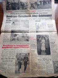 Yeni Asır Gazetesi - Turkish Newspaper - 20 Şubat 1960 - iftiraları işte yerlerde sürünüyor yazan Şevket Bilgin Başmakale - meclis 1963 bütçe müzakeresi'ne başladı - Celal Bayar Pakistan devlet reisinin daveti üzerine bu sabah Pakistan'a hareket etti Fotoğrafı - kraliçe elizabeth'in oğlu oldu - eski Hürriyet Partisi mebusları Demokrat Parti'ye geçtiler - inhisarlar vekili Hadi Hüsman dün saat 22.45'te motorlu trenle İstanbul'a geldi fotoğraf - Amerikalılar 7 milyon dolarlık tütün aldılar - dünyanın bugüne kadar hazırladığı en kudretli suni peyk Lockheed Agena Fotoğrafı - Caryl Chessman'ın idamı 60 gün geri bırakıldı - tanınmış ruh alimi Dr. Bedri Ruhselman vefat etti - yılın 365 günü her çeşit sebze yetiştirilebilecek - Keresteciler cumartesi öğleden sonra tatil yapacaklar - milli ligde bugün İzmir'de büyük şöhretler karşı karşıya - Demirspor Karagümrük maçı - Altay Galatasaray maçı fotoğraflar - Fenerbahçe dün sabah çalıştı - bahsi müşterek çalışmaları - Beşiktaş Göztepe karşısında