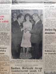 Yeni Asır Gazetesi - Turkish Newspaper - 20 Şubat 1960 - iftiraları işte yerlerde sürünüyor yazan Şevket Bilgin Başmakale - meclis 1963 bütçe müzakeresi'ne başladı - Celal Bayar Pakistan devlet reisinin daveti üzerine bu sabah Pakistan'a hareket etti Fotoğrafı - kraliçe elizabeth'in oğlu oldu - eski Hürriyet Partisi mebusları Demokrat Parti'ye geçtiler - inhisarlar vekili Hadi Hüsman dün saat 22.45'te motorlu trenle İstanbul'a geldi fotoğraf - Amerikalılar 7 milyon dolarlık tütün aldılar - dünyanın bugüne kadar hazırladığı en kudretli suni peyk Lockheed Agena Fotoğrafı - Caryl Chessman'ın idamı 60 gün geri bırakıldı - tanınmış ruh alimi Dr. Bedri Ruhselman vefat etti - yılın 365 günü her çeşit sebze yetiştirilebilecek - Keresteciler cumartesi öğleden sonra tatil yapacaklar - milli ligde bugün İzmir'de büyük şöhretler karşı karşıya - Demirspor Karagümrük maçı - Altay Galatasaray maçı fotoğraflar - Fenerbahçe dün sabah çalıştı - bahsi müşterek çalışmaları - Beşiktaş Göztepe karşısında