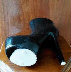 Topuklu Ayakkabı Formunda Porselen Vazo