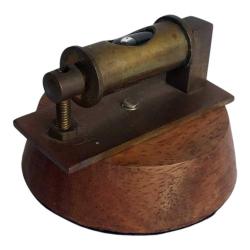 Ahşap kaideli, minyatür su terazisi 3x4