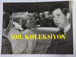 KRAL III. CHARLES'IN (CHARLES PHILIP ARTHUR GEORGE) PRENSES DIANA İLE ORİJİNAL FOTOĞRAFI - ORIGINAL PHOTOGRAPH OF CHARLES III, (CHARLES PHILIP ARTHUR GEORGE & PRINCESS DIANA) - 20 x 15 cm EBADINDA -  - () - ÖZEL ARŞİV