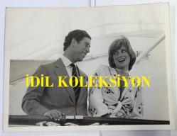 KRAL III. CHARLES'IN (CHARLES PHILIP ARTHUR GEORGE) PRENSES DIANA İLE ORİJİNAL FOTOĞRAFI - ORIGINAL PHOTOGRAPH OF CHARLES III, (CHARLES PHILIP ARTHUR GEORGE & PRINCESS DIANA) - 20 x 15 cm EBADINDA -  - () - ÖZEL ARŞİV