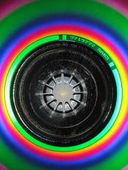 CD Ahmet Kaya dosta düşmana karşı albümü. Orijinal sarı bandrollü dönem baskı albüm. dinlemeyi etkilemeyen çizikler var sorunsuz çalışıyor.