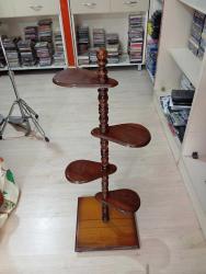 ViNTAGE dekoratif ahşap stand. 90x30x30 cm Aradaki raflar plastik diğer kısımlar ahşap. Eski dönem ürünü  Bağlantı yerleri pirinç.  Detaylı resimler eklenmiştir Çok iyi durumda. Muhtemelen hiç kullanılmamış