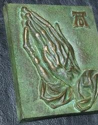 Avrupa, Dua Eden Eller Temalı Duvar Plaketi, 