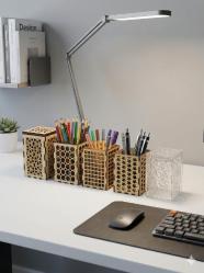 Işık açıkken sıcak ve davetkâr, kapalıyken heykelsi bir siluet.                Mimar tasarımı