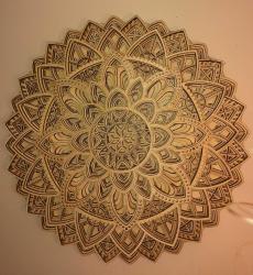 Işık açıkken sıcak ve davetkâr, kapalıyken heykelsi bir siluet.                Mimar tasarımı