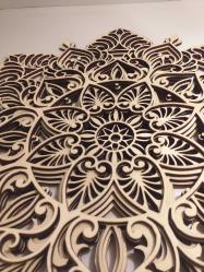 Işık açıkken sıcak ve davetkâr, kapalıyken heykelsi bir siluet.                Mimar tasarımı