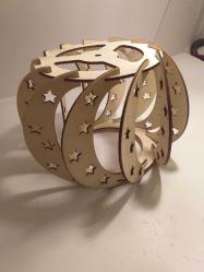 Işık açıkken sıcak ve davetkâr, kapalıyken heykelsi bir siluet.                Mimar tasarımı