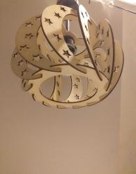 Işık açıkken sıcak ve davetkâr, kapalıyken heykelsi bir siluet.                Mimar tasarımı