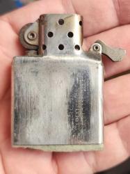 ZİPPO ORİJİNAL KUTUSUNDA KULLANILMIŞ ÇAKMAK 280 MAS.  SİYAH.