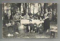 ESKİ BİR SUBAY AİLESİNİN PİKNİK YAPARKEN ÇEKİLMİŞ ÇOK NET FOTOĞRAFI...