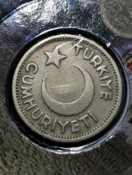 Türkiye Cumhuriyeti 1950 yılı 5 Kuruş ve 1944 Yılı 25 Kuruş