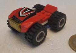 KÜÇÜK BİR MODEL ARAÇ.