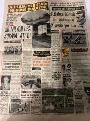 TERCÜMAN GAZETESİ - DOĞUM GÜNÜ HEDİYESİ (TURKISH NEWSPAPPER) - 4 ŞUBAT 1975 - SADECE DÖRT SAYFADIR -Kenan Akın-Rauf Tamer-Ahmet Kabaklı-Yusuf Kılıç-Mesut Kılıç-Ünal Candar-Suna San-Ahmet Beken-Faik Türkmen-Kemal Gökçe-Atilla Gökçe-Zekai Baloğlu-Ekmek fiyatları yüzde 40 artıyor-Tekel maddelerine büyük zam yapıldı-TRT yönetim kurulu İpekçiye karşı çıktı-Tercüman ekibinin bulduğu parçalar savcılığa teslim edildi-Bursa uçağının yeri dün de bulunamadı-Enerji kısıtlaması bugün yine başlıyor-Elektrik kesintisi 1.5 saat sürecek-Libya 1975 Türkler en büyük sevgi ve saygıyı görürler-Üçüncü dünya-Türk ordusu yalnız er meydanında silahını kullanır-Sizi siz yapanız-İhbar kabul edin-Kayıp-Avukatlar emekli olduktan sonra da çalışacak-Otobüs tankerle çarpıştı 5 ölü var-Sıkıyönetim bir ay daha uzuyor-İşçi emeklilerinin maaşları artırılacak-Urfa ve Siverekte eczaneler süresiz boykota başladı-Fakülteler ara tatiline girdi-Ali Sami Yen stadı ne güne duruyor-50 milyon lira sokağa atıldı-F Bahçe isimsiz bir
