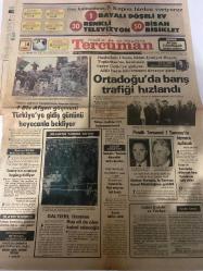 TERCÜMAN GAZETESİ - DOĞUM GÜNÜ HEDİYESİ (TURKISH NEWSPAPPER) - 4 HAZİRAN 1982 - SADECE DÖRT SAYFADIR -Kenan Akın-Mehmet Bican-Tahir Hacıkağıroğlu-Burhan Karagöz-Alanur Çevikel-Nazlı Ilıcak-Cahit Külebi-Ahmet Kabaklı-Rauf Tamer-İsmet Bozdağ-Bülent Ulusu-Semra-Schmidt-Emre Güneşay-Marx-Lenin-Bayar ve İnönü taraftarlarına ters düşmekten korkmayarak birbirlerinin elini sıktılar-Ortadoğuda barış trafiği hızlandı-Başbakan Ulusu İslam İyiniyet Heyeti toplantısına katılmak üzere Ciddeye gidiyor-ABD barış için resmen devreye girdi-Peşaver göçmen kamplarında bayram havası-4 bin Afgan göçmeni Türkiyeye gidiş gününü heyecanla bekliyor-Arjantin yardım arıyor-Galtieri uzatılan Rus eli de olsa kabul edeceğiz-Semranın cenazesi bugün getiriliyor-Olayın içinden-Alman kamuoyu yabancı düşmanlığına nasıl geldi-Çocuğunuzu imtihana hazırlıyoruz-Anadolu liselerine giriş imtihanına doğru bugünün genel yetenek testleri-Vakıflar üzerine önemli bir mektup-Dün bugün-Marx ve Lenin haklıdırlar-Kırık dökük-Küçük notl