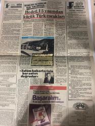 TERCÜMAN GAZETESİ - DOĞUM GÜNÜ HEDİYESİ (TURKISH NEWSPAPPER) - 5 NİSAN 1985 - SADECE DÖRT SAYFADIR -Ahmet Kabaklı-Rauf Tamer-Tokay Gözütok-Altemur Kılıç-Kemal Ertan-Hasan Türkan-Taha Akyol-Muhib Özbayrak-Hükümetin bankalar üzerindeki yetkileri artırıldı-Fiyat artışı yüzde 2.6-Vergi yarışında lider değişti-Ayrı ses ayrı biçim-Faisal Finans Kurumu-Hükümetin bankalar üzerindeki yetkileri artırıldı-Yatırım yapmadan işsizlik önlenemez-Eski ortakların hakkı korunuyor-Döviz kurları-Aile içinde kırıcı sözün yeri yoktur-DYP’de kongre maratonu başlıyor-Büyük randevu yarın-Türkiye İş Bankası AŞ’den Sayın Ortaklarımıza Apel Ödeme Duyurusu-Bunlar insan olamaz-Eşkıya Şırnak’ta sağlık ekibine saldırdı 5 şehit-Balıkesir’de elem verici kaza-Askeri uçak şehre düştü 16 ölü-Atina Barışı reddetti-MİT Bulgar oyununu bozdu-Yazar Büyük Başkan sloganı ile uğurlandı-Hedef 15 yaşından küçük Türk çocuklar-Zulüm haberlerinin her satırı doğrudur-İnsanlığın yüz karaları ya da kan emiciler-Gezinin ardından-Biber daml
