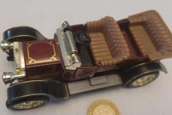 KOLEKSİYONLUK KLASİK MODEL ARABA. EŞSİZ DETAYLAR.