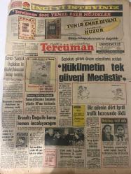 TERCÜMAN GAZETESİ - DOĞUM GÜNÜ HEDİYESİ (TURKISH NEWSPAPPER) - 21 KASIM 1972 - SADECE DÖRT SAYFADIR -Yunus Emre-Bedi N Şehsuvaroğlu-Rauf Tamer-Züleyha Münif-Cüneyt Gökçer-Seyit Karagözoğlu-Necip Kapanlı-Mehmet Aytekin-Ali Turgut-Ferit Uçar-Rasim Aydın-Rasim-Willy Brandt-Süleyman Demirel-Cevdet Sunay-Faruk Gürler-Ferit Melen-Bülent Ecevit-Muhammed Ali-Bob Foster-İnci’yi İsteyiniz-Tercüman 1001 Temel Eser Müjdeler-Yunus Emre Divanı-Huzur-Hükümetin tek güveni Meclistir-Bir ailenin dört ferdi trafik kazasında öldü-Bekçibaşı katil oldu-Beraber yaşadığı eski eşini beylik tabanca ile öldürdü-Sanayileşme hızımız yüzde 10’un üstünde-Brandt Doğu ile barışı hemen imzalayacağım-Askeri savcı Kürkçü ve 3 arkadaşı için idam istedi-1001 Temel Eser-Sovyet liderinin Amerika ile daha yakınlaşma arzusu-Merkezi İstanbul’da bulunan büyük bir şirket pazarlama elemanı arıyor-Bu siz olabilirsiniz-Acı bir kayıp-Faruk Kalabay ailesi-M Ali dövüşüyor-G Sarayı da yenerek yerimizde kalacağız-Rumenler rakipsiz oldukl