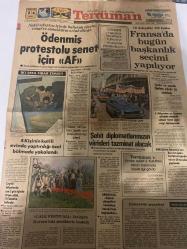 TERCÜMAN GAZETESİ - DOĞUM GÜNÜ HEDİYESİ (TURKISH NEWSPAPPER) - 26 NİSAN 1981 - SADECE DÖRT SAYFADIR -Ahmet Kabaklı-Rauf Tamer-Aydın Erol-Sadun Aren-İsmet Atlı-M Said Şamil-Ödenmiş protestolu senet için af-Fransada bugün başkanlık seçimi yapılıyor-Şehit diplomatlarımızın varisleri tazminat alacak-4 kişinin katili evde yaptırdığı özel bölmede yakalandı-Çeşitli bölgelerde son 3 gün içinde 18 bin silah 114 bomba bulundu-Lale festivali Emirgan korusunda şenliklerle başladı-Ermeni propagandası ve Türk aydını-Eski parlamenterler-Büyük bir yol ihalesi var nasıl katılabilirsiniz-Yolunu Hisarbank biliyor-G Saray 2 Trabzon 1-Lider İstanbulda zor bir gün yaşadı-Avrupa serbest güreş şampiyonası-Minderden silindik-Sahane oynayan Kıyaş Mönchengladbach Stuttgartın ilk golünü attı-Tirekeden Bilde cevap-Gerçekçi gerçekler-Bild ve bizimkiler-Değişen bir şey yok