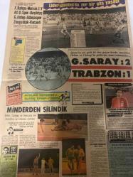 TERCÜMAN GAZETESİ - DOĞUM GÜNÜ HEDİYESİ (TURKISH NEWSPAPPER) - 26 NİSAN 1981 - SADECE DÖRT SAYFADIR -Ahmet Kabaklı-Rauf Tamer-Aydın Erol-Sadun Aren-İsmet Atlı-M Said Şamil-Ödenmiş protestolu senet için af-Fransada bugün başkanlık seçimi yapılıyor-Şehit diplomatlarımızın varisleri tazminat alacak-4 kişinin katili evde yaptırdığı özel bölmede yakalandı-Çeşitli bölgelerde son 3 gün içinde 18 bin silah 114 bomba bulundu-Lale festivali Emirgan korusunda şenliklerle başladı-Ermeni propagandası ve Türk aydını-Eski parlamenterler-Büyük bir yol ihalesi var nasıl katılabilirsiniz-Yolunu Hisarbank biliyor-G Saray 2 Trabzon 1-Lider İstanbulda zor bir gün yaşadı-Avrupa serbest güreş şampiyonası-Minderden silindik-Sahane oynayan Kıyaş Mönchengladbach Stuttgartın ilk golünü attı-Tirekeden Bilde cevap-Gerçekçi gerçekler-Bild ve bizimkiler-Değişen bir şey yok