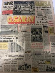 TERCÜMAN GAZETESİ - DOĞUM GÜNÜ HEDİYESİ (TURKISH NEWSPAPPER) - 2 KASIM 1972 - SADECE DÖRT SAYFADIR -Mustafa Karaer-Rauf Tamer-Zülleyha Münif-Şükrü Baban-Rıdvan Uysal-Hasan Bora-Murat Taşkın-Kara tren bu defa kara haber getirdi-Mototrenden dün de üç ceset çıkarıldı-Ölenler 50ye yaklaşıyor-Şahane bir konser ve 3 Anadol daha-Melen Ecevite hakaret etmedi-CHP Parti Meclisi bugün toplanıyor-Aruburun tekrar-Senato Başkanı seçildi-İstanbul Üniversitesi törenle Erzurum ve Ankara törenle açıldı-Bu defaki talihlilerimiz Maraş Akhisar ve Rizeden-Vatan Haini İhraç-Edirne-Özel teşebbüs yatırımları bakımından Edirne-Gelişme halindeki ülkelere ne şekilde yardım edilecek-Dış politika-Nükte-Uzak-Yıldızınız ne diyor-3 sual 3 cevap-Evlenmekte en büyük hata-Londraya haftada 4 direkt uçuş-İstanbuldan hareket 16.25-Londraya varış 18.00-Yunus Emre Divanı ilk kitap çıktı-Mersin Eskişehir Havagücünden beraberlik kopardı-Bursa Antalya Demirsporu 3-1 mağlup etti-Galatasaray ilk rauntta Orduyu 5-1 yendi-Beykoz Tra