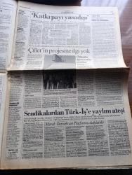 Cumhuriyet Gazetesi - Turkish Newspaper - 15 Eylül 1994 - şampiyonlar ligi maçında Barcelona 2 Galatasaray 1 Fotoğrafı - Mesut Yılmaz Tansu Çiller beni rezil etti dedi - Ahmet Ertegün'den büyük bağış - solda Erdal İnönü rüzgarı - Karacaahmet cemevi'nde  bomba tedirginliği fotoğraf - 39 PKK'li öldürüldü - Refah Parti'li Üsküdar belediyesi'nden farklı uygulama türbedeki inşaata ruhsat - Bill Clinton destek arıyor - öldürülen öğretmenlere tazminat - yazar Muzaffer İlhan Erdost'un konferansı - 12 Eylül dosyası hazırlayanlar Deniz Teztel Hülya Topçu Yazı Dizisi - Murat Karayalçın'ın liderlik sıkıntıları - Cezayir'de barış umutları - 3. Binyıl'a doğru Yazı Dizisi - Demet'in kınalı Bebek adlı ilk kaseti Uzay Heparı'nın son çalışması - 51. Uluslararası Venedik film festivalinin ardından fotoğraf - televizyon programı - Fenerbahçe'de suçlu aranıyor - Trabzonspor'da yeni başkan Faruk Özak - Beşiktaş kaptanı Rıza Çalımbay Helsinki'yi elemekten başka çaremiz yok dedi fotoğraf - İstanbul'da yıkım