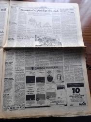 Cumhuriyet Gazetesi - Turkish Newspaper - 15 Eylül 1994 - şampiyonlar ligi maçında Barcelona 2 Galatasaray 1 Fotoğrafı - Mesut Yılmaz Tansu Çiller beni rezil etti dedi - Ahmet Ertegün'den büyük bağış - solda Erdal İnönü rüzgarı - Karacaahmet cemevi'nde  bomba tedirginliği fotoğraf - 39 PKK'li öldürüldü - Refah Parti'li Üsküdar belediyesi'nden farklı uygulama türbedeki inşaata ruhsat - Bill Clinton destek arıyor - öldürülen öğretmenlere tazminat - yazar Muzaffer İlhan Erdost'un konferansı - 12 Eylül dosyası hazırlayanlar Deniz Teztel Hülya Topçu Yazı Dizisi - Murat Karayalçın'ın liderlik sıkıntıları - Cezayir'de barış umutları - 3. Binyıl'a doğru Yazı Dizisi - Demet'in kınalı Bebek adlı ilk kaseti Uzay Heparı'nın son çalışması - 51. Uluslararası Venedik film festivalinin ardından fotoğraf - televizyon programı - Fenerbahçe'de suçlu aranıyor - Trabzonspor'da yeni başkan Faruk Özak - Beşiktaş kaptanı Rıza Çalımbay Helsinki'yi elemekten başka çaremiz yok dedi fotoğraf - İstanbul'da yıkım