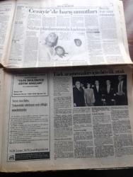 Cumhuriyet Gazetesi - Turkish Newspaper - 15 Eylül 1994 - şampiyonlar ligi maçında Barcelona 2 Galatasaray 1 Fotoğrafı - Mesut Yılmaz Tansu Çiller beni rezil etti dedi - Ahmet Ertegün'den büyük bağış - solda Erdal İnönü rüzgarı - Karacaahmet cemevi'nde  bomba tedirginliği fotoğraf - 39 PKK'li öldürüldü - Refah Parti'li Üsküdar belediyesi'nden farklı uygulama türbedeki inşaata ruhsat - Bill Clinton destek arıyor - öldürülen öğretmenlere tazminat - yazar Muzaffer İlhan Erdost'un konferansı - 12 Eylül dosyası hazırlayanlar Deniz Teztel Hülya Topçu Yazı Dizisi - Murat Karayalçın'ın liderlik sıkıntıları - Cezayir'de barış umutları - 3. Binyıl'a doğru Yazı Dizisi - Demet'in kınalı Bebek adlı ilk kaseti Uzay Heparı'nın son çalışması - 51. Uluslararası Venedik film festivalinin ardından fotoğraf - televizyon programı - Fenerbahçe'de suçlu aranıyor - Trabzonspor'da yeni başkan Faruk Özak - Beşiktaş kaptanı Rıza Çalımbay Helsinki'yi elemekten başka çaremiz yok dedi fotoğraf - İstanbul'da yıkım